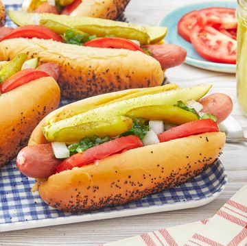 the pioneer woman's chicago style hot dog